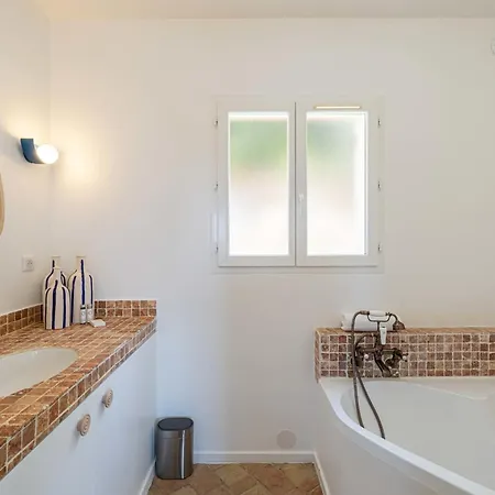 Ref 2159 - - Sea View For Rent *