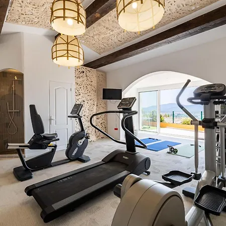 Villa Ref 2159 - - Sea View For Rent *